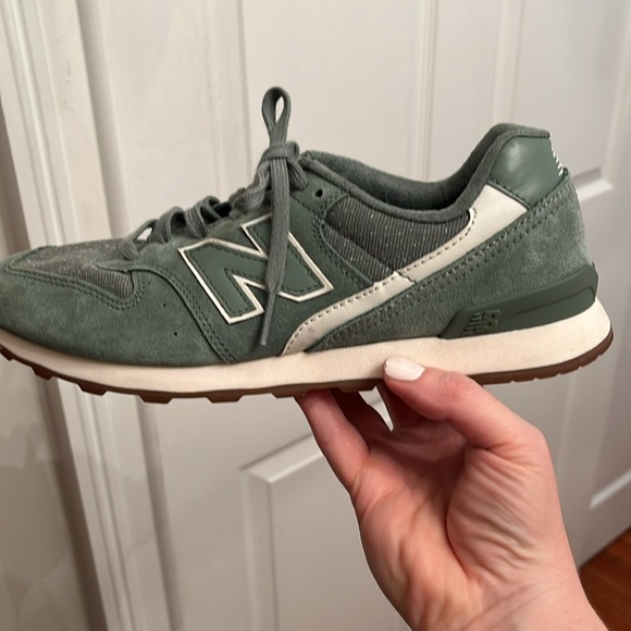 New Balance Sneakers 👟 - Picture 3 of 3